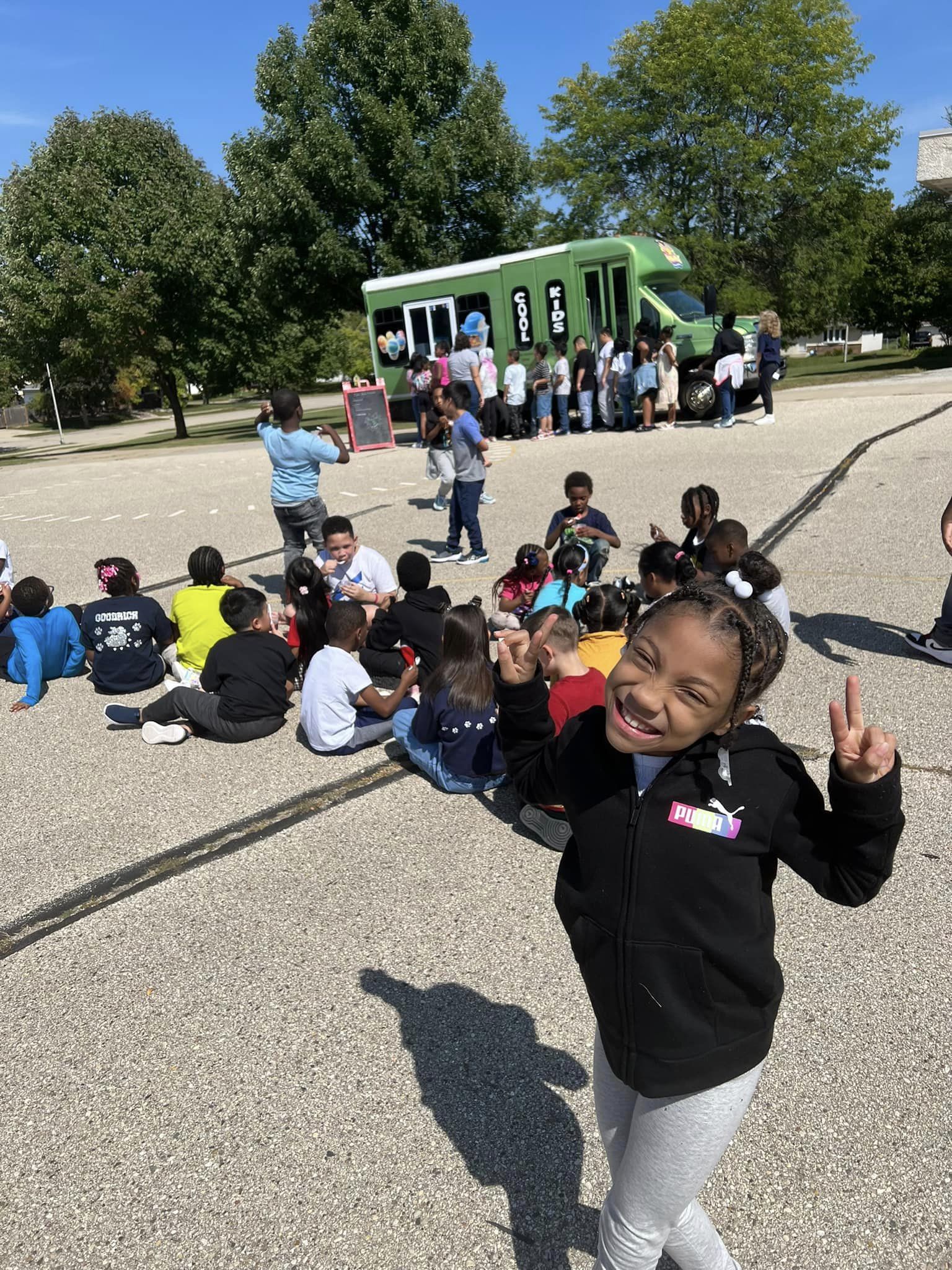 378821925_10231917792471473_1843629517878117462_n