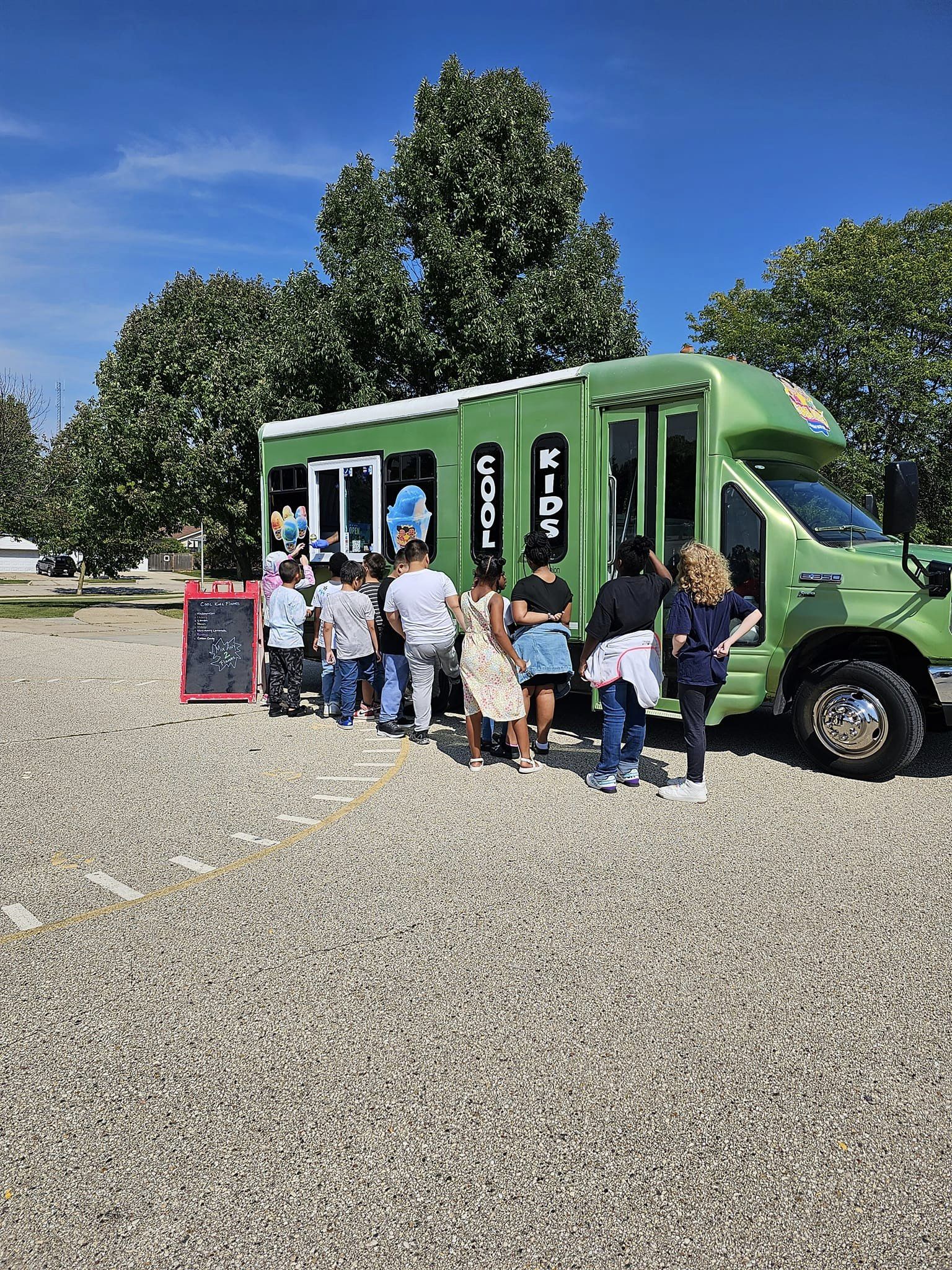 379782355_10232056211966818_1751943191885722649_n